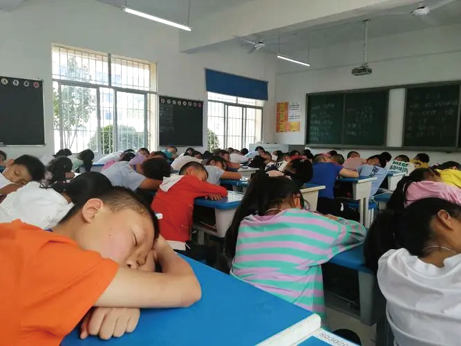 适配青春学习时光,一把好用的学生椅就够了(图1) image.png