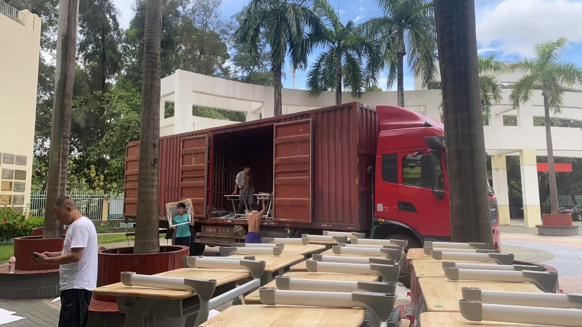 暖心校园升级!午休课桌椅正式入驻深圳市南山区为明学校(图2) 69a8676ddd465b81cc46421a988c506.jpg