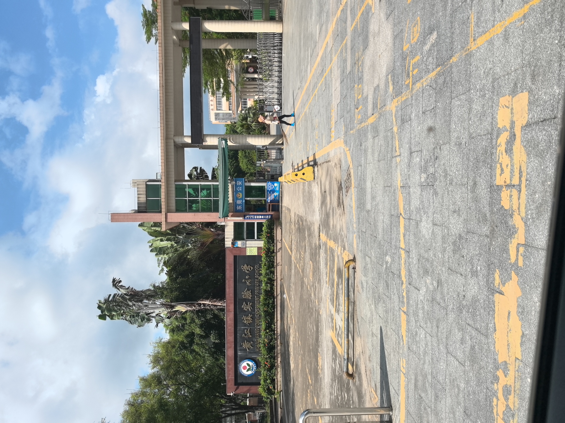 博恩教育午休课桌椅进驻东莞市黄江镇实验小学(图1) 51a2b5a84d432f4cab1e7283b65a59b0.jpg