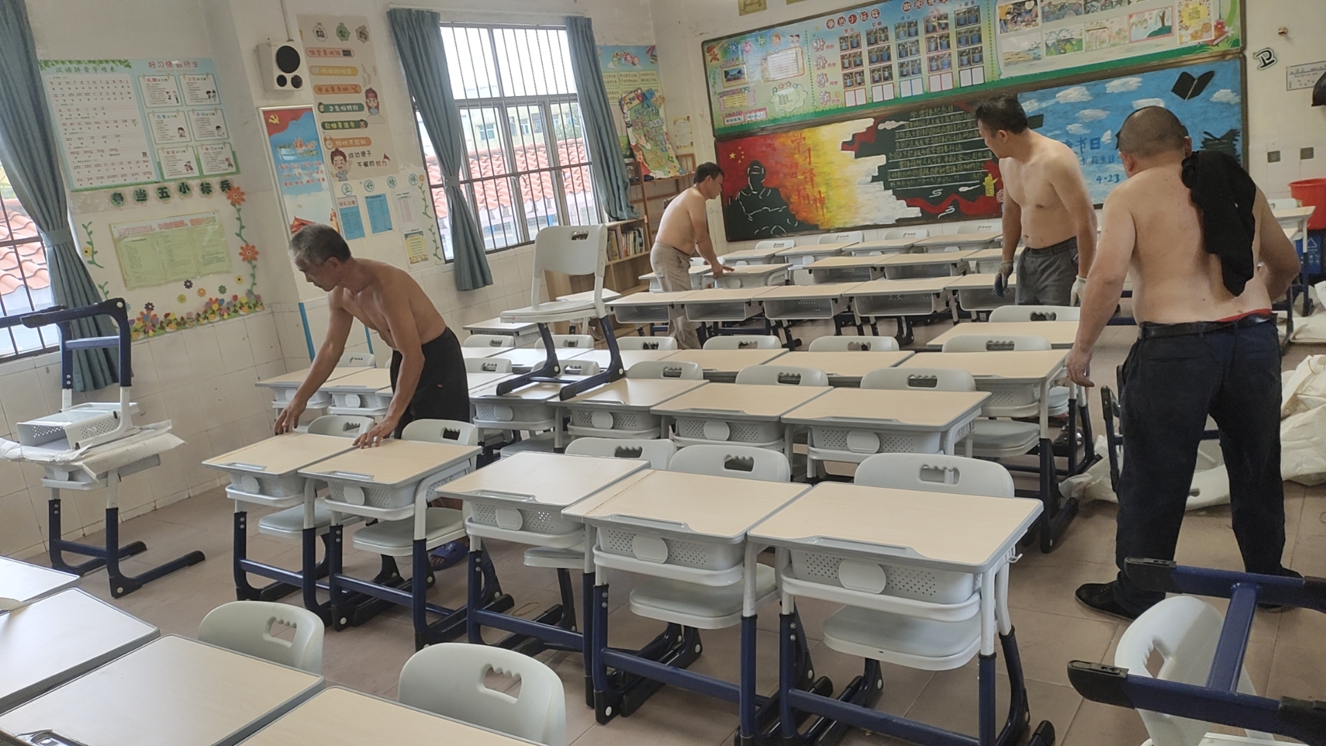 博恩教育午休课桌椅进驻东莞市黄江镇实验小学(图2) eb02ee0794a72e681d412c4c33da189.jpg
