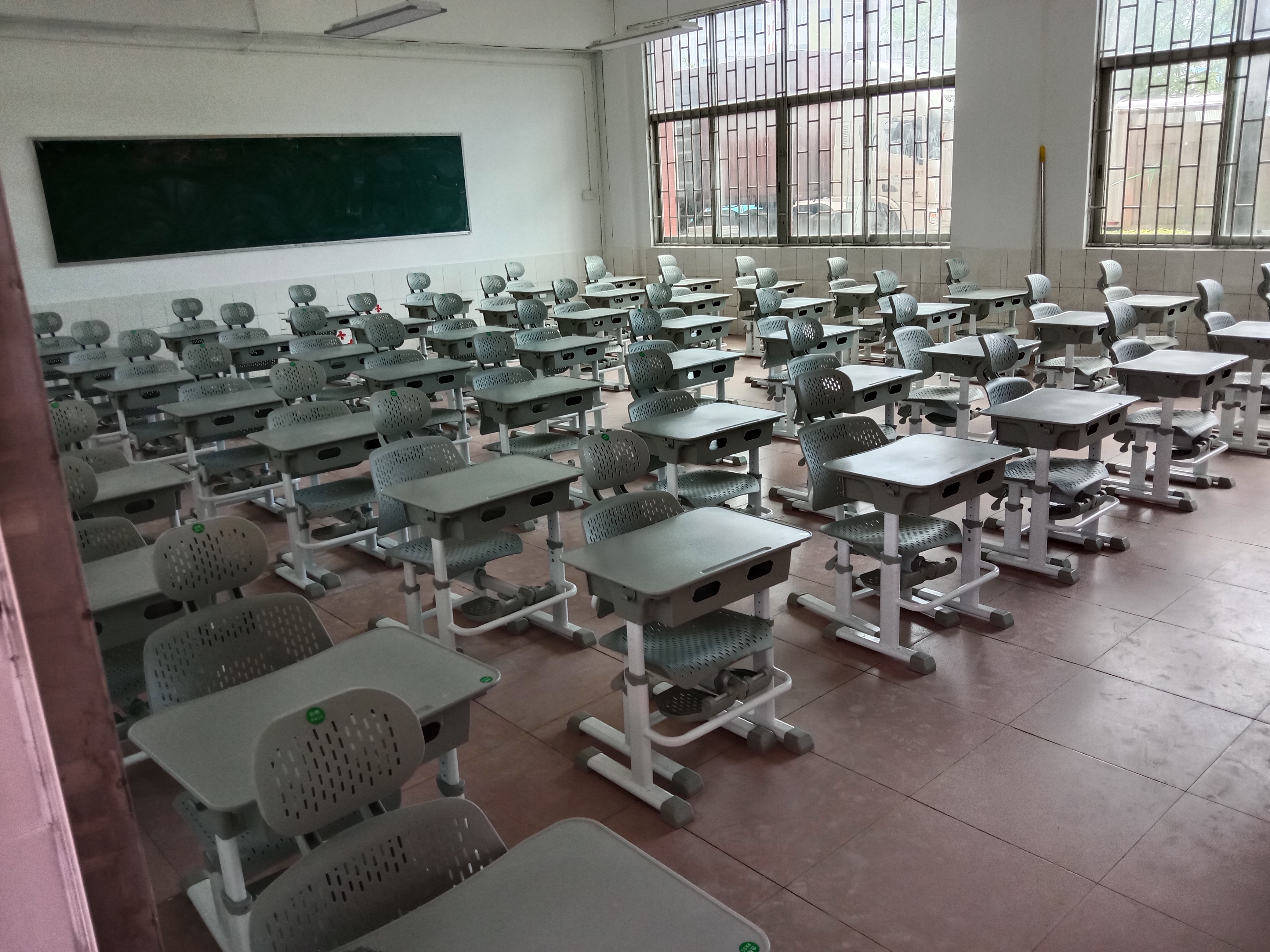 一物双能暖校园 博恩教育午休课椅赋能东莞常平崇惠学校(图3) d09854bd87bffe44ad40c2ac0903321.jpg