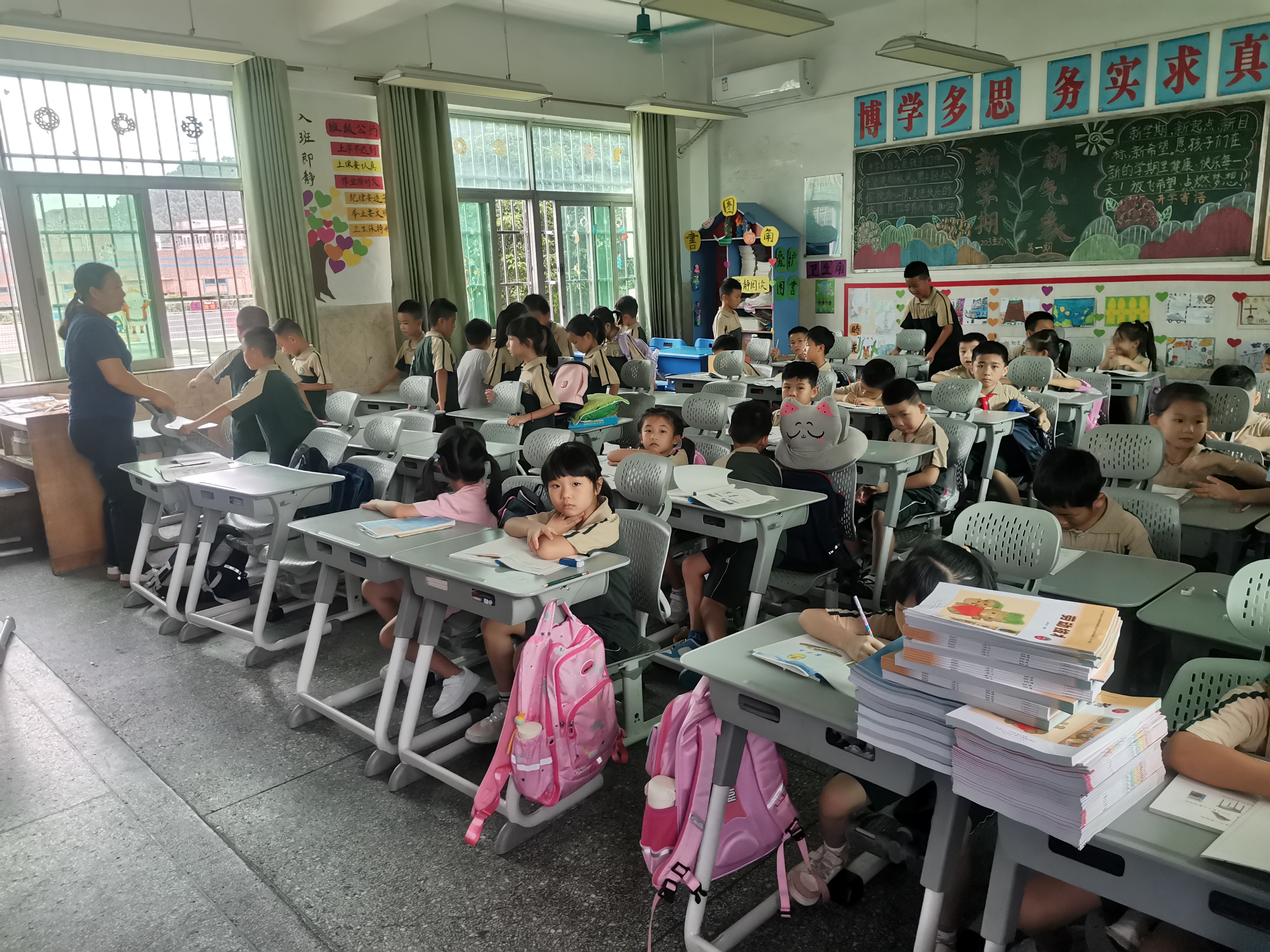 精耕品质教育,护航学子舒心休憩|博恩教育课椅进驻东莞谢岗振华学校(图2) 5b2e71d4840c78194a0abd0a2fd113ec.jpg
