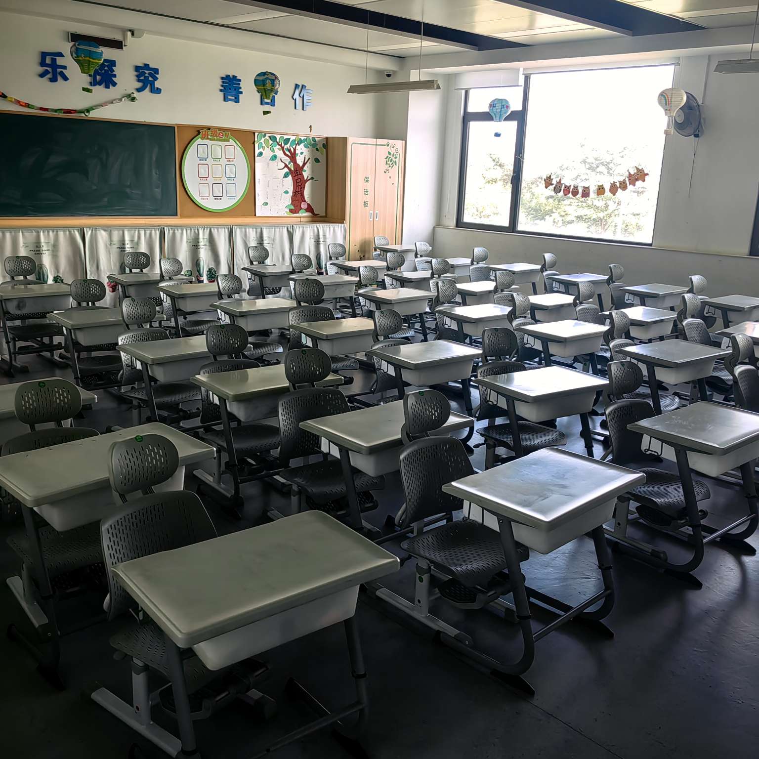 博恩教育多功能课椅进驻深圳市坪山区锦龙小学|午休课椅守护和美童年(图3) lQDPJxTwaQKt41DNBgDNBgCw-LIbG9kDKRoE1xm7XMAvAA_1536_1536.jpg